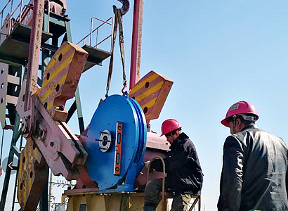 創(chuàng)新形成了抽油機(jī)半直驅(qū)采油技術(shù)，**了系統(tǒng)能耗減少了維護(hù)工作量，提高了**性